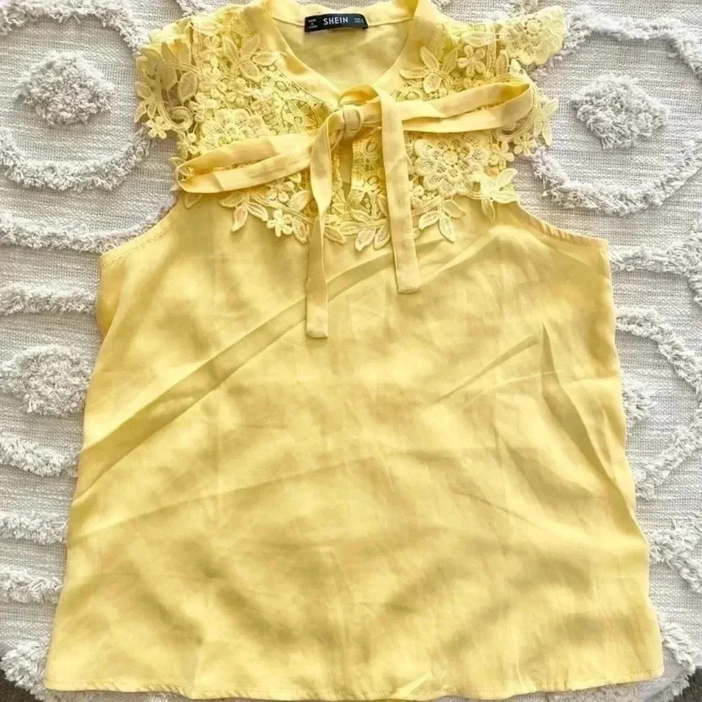 𝅺SHEIN Lace Top